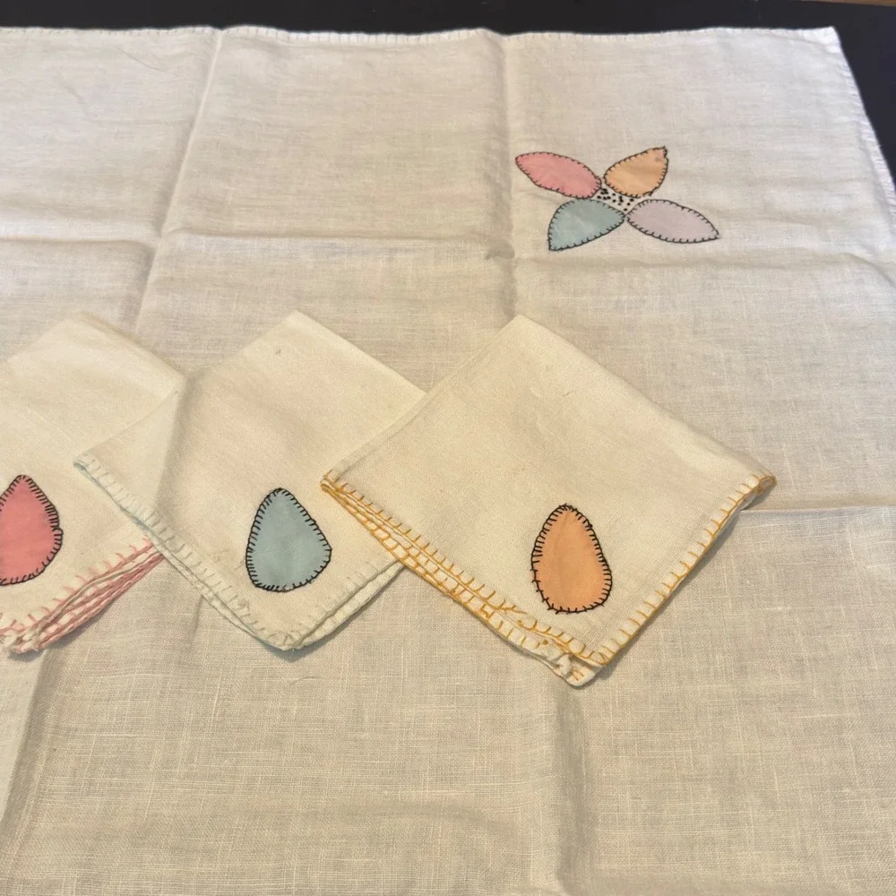 Vintage Tablecloth 30x30 & Napkin Set White Pastel Applique Floral Linen 5pc Set